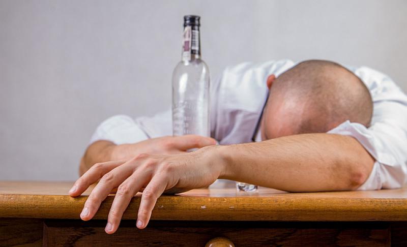 Zaustavi policajac pijanog čovjeka...