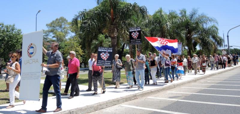 (FOTO) ARGENTINSKI HRVATI NA ULICAMA ZBOG PUSIĆ: 'Kazneno je progoniti zbog negiranja genocida'