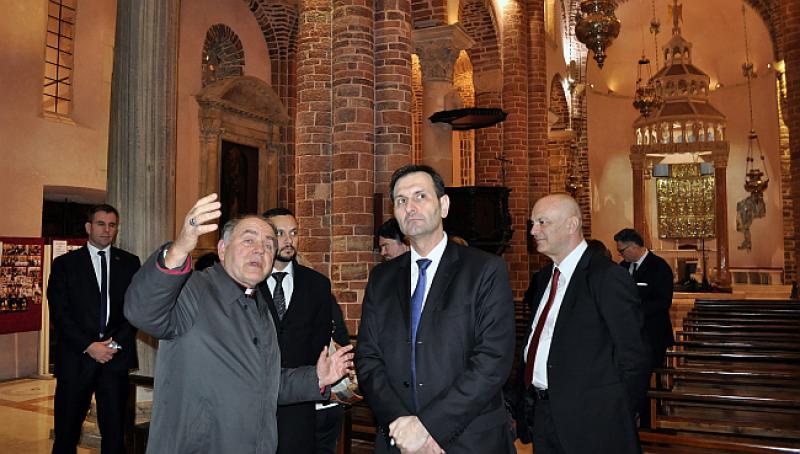 MINISTAR KOVAČ S HRVATIMA U CRNOJ GORI: 'Vi ste naše bogatstvo, skrbit ćemo o vama'
