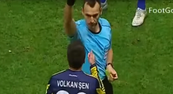 (VIDEO) Turčin poludio nakon što mu je hrvatski sudac pokazao crveni