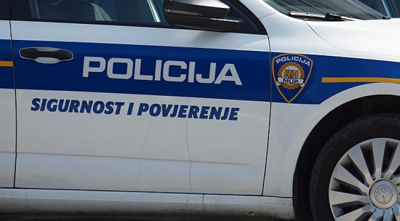 PA TI NUDI MITO: Rumunj hrvatskim policajcima ubacio 20 eura u auto, završio u pritvoru