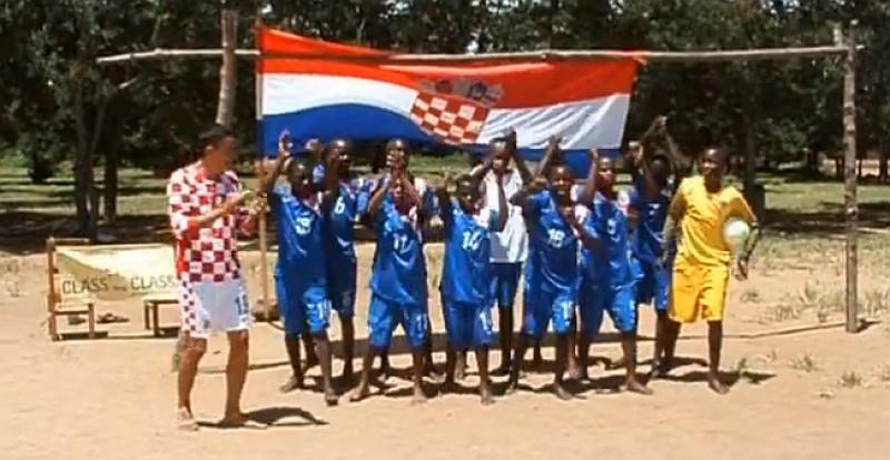(VIDEO) GENIJALNO Poslušajte kako mladi Afrikanci pjevaju 'Srce vatreno'
