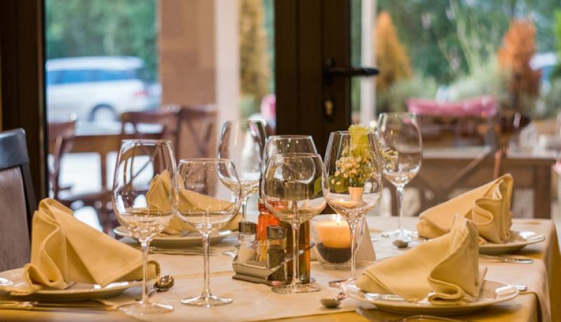 Radio Mujo u restoranu u Njemačkoj i uđe mu jednog dana postarija Njemica...