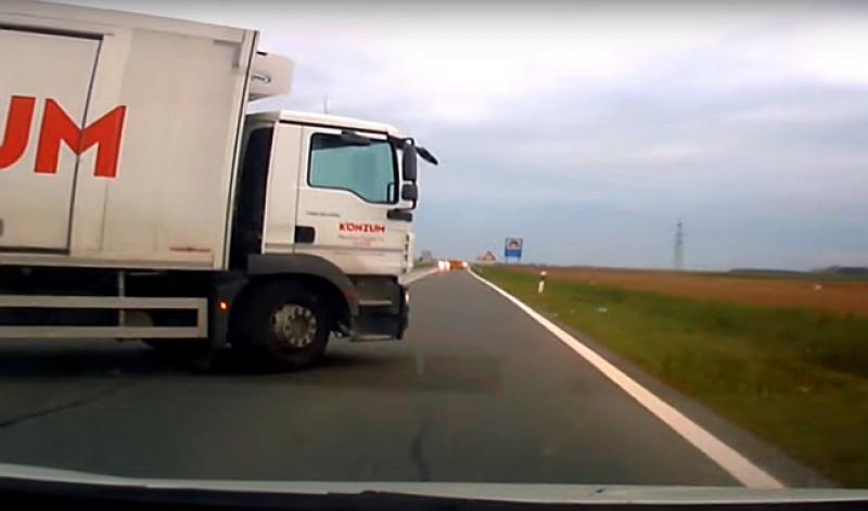 (VIDEO) UMALO TEŠKA NESREĆA Vozač Konzumovog kamiona mu 'izletio', a on sve snimio