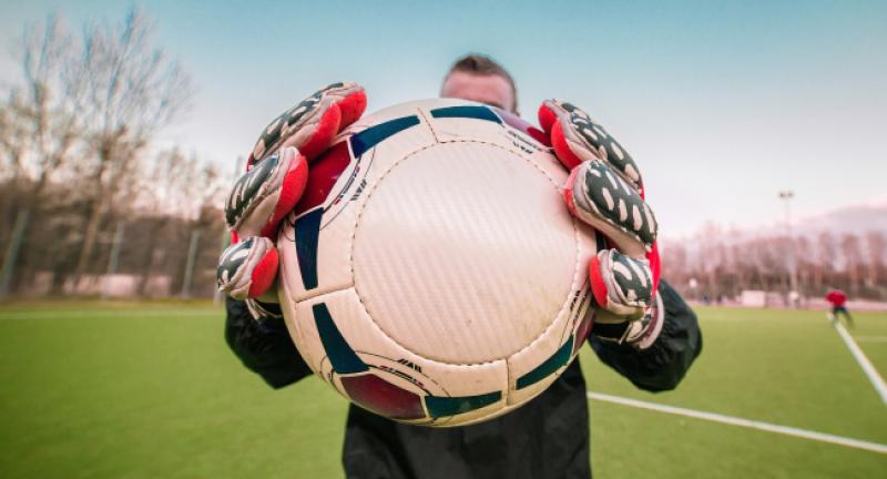 (VIDEO) Vratar praške Sparte se propisno osramotio