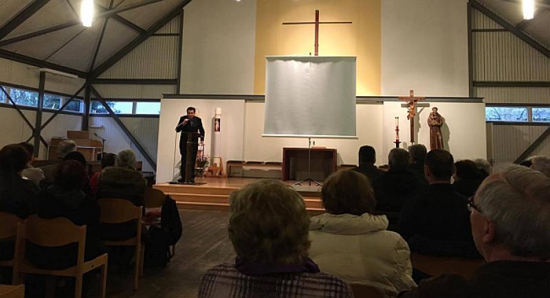 (FOTOGALERIJA) Sedlar u HKŽ München predstavio film ‘Jasenovac-istina’