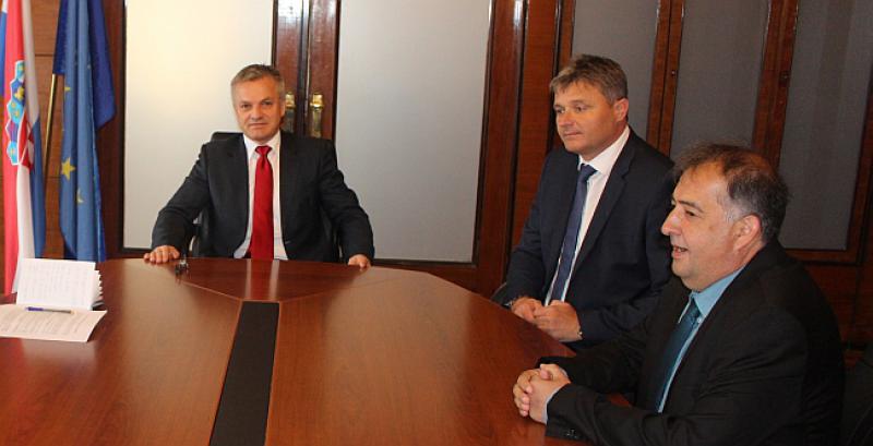 HRVATSKA DRŽAVNA SAMOUPRAVA U MAĐARSKOJ Prioritet je obrazovanje na materinskom jeziku