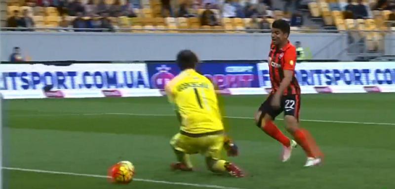 (VIDEO) MAJSTOR I MIRITELJ Eduardo srušio najvećeg rivala s dva gola pa smirivao masovnu tučnjavu