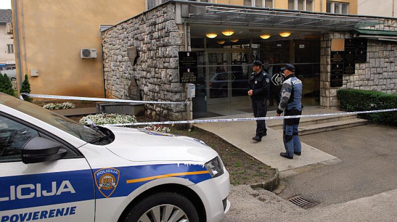 PRONAŠLI GA DJELATNICI Gradonačelnik Duge Rese preminuo na stubištu gradske uprave