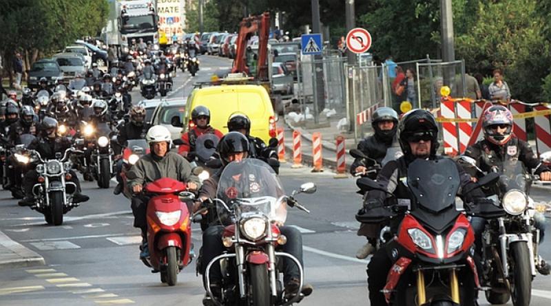 SPEKTAKL DOBROTE Šibenčani dobili 17 'šlepera' pomoći iz Njemačke, dopratili ih bajkeri