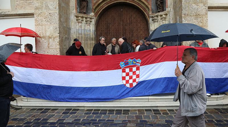 (FOTO) SKUP POTPORE HASANBEGOVIĆU 'Do kada ćete dopuštati ovaj medijski linč?'