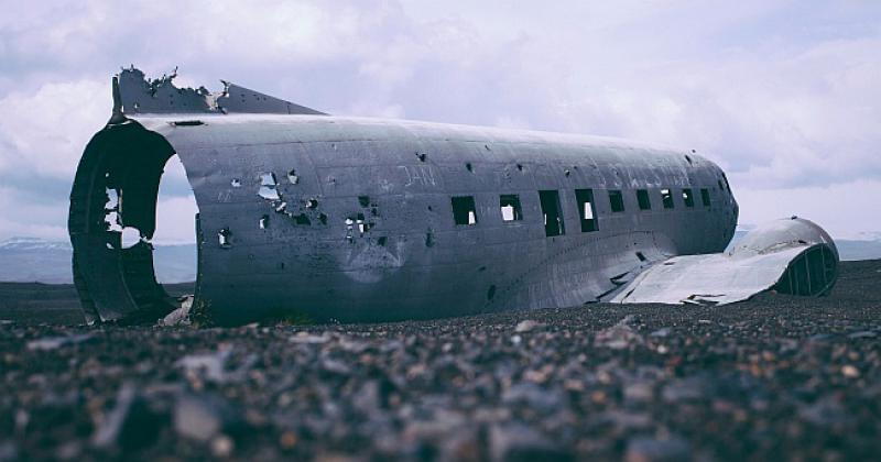 PRONAĐEN SRUŠENI ZRAKOPLOV Ostaci aviona i stvari koje su pripadale putnicima
