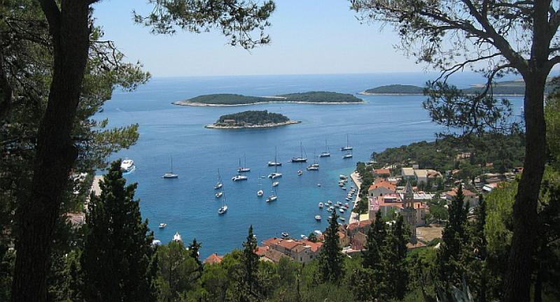 Vratio se Bosanac sa ljetovanja na Jadranu i pitaju ga kako je bilo...