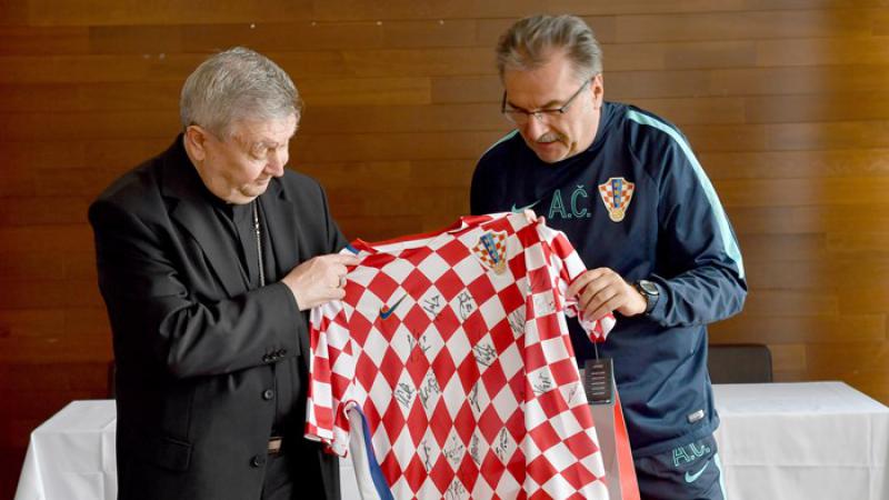 VATRENE POSJETIO BISKUP MRZLJAK 'Dajte sv. Anti poklon za imendan'