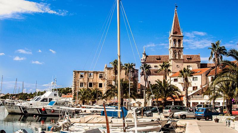 Umrla Bračaninu žena. Šalje on osmrtnicu u novine...