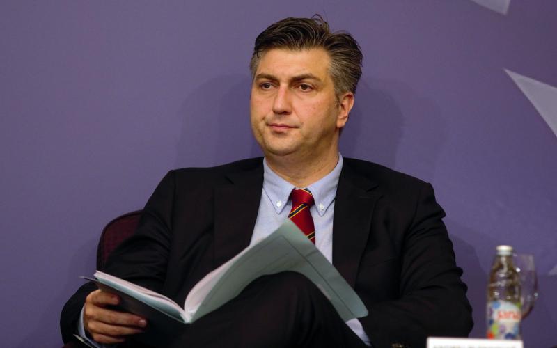 AMERIČKI HDZ-OVAC PLENKOVIĆU 'Učinilo mi se da govori Božo Petrov, trebaš se ispričati Karamarku'