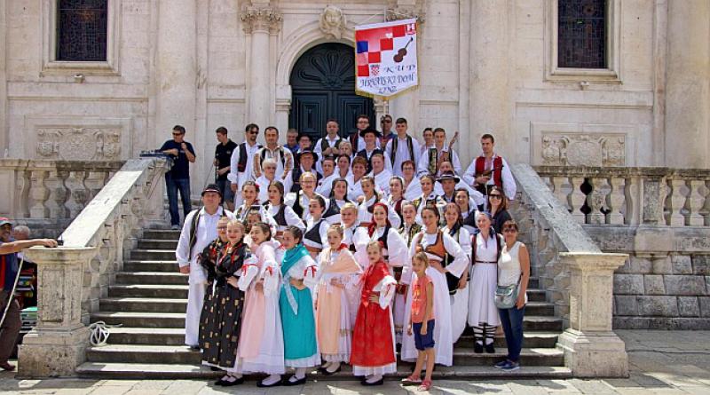 (FOTO, VIDEO) KUD 'Hrvatski dom' iz Linza oduševio Dubrovčane i turiste