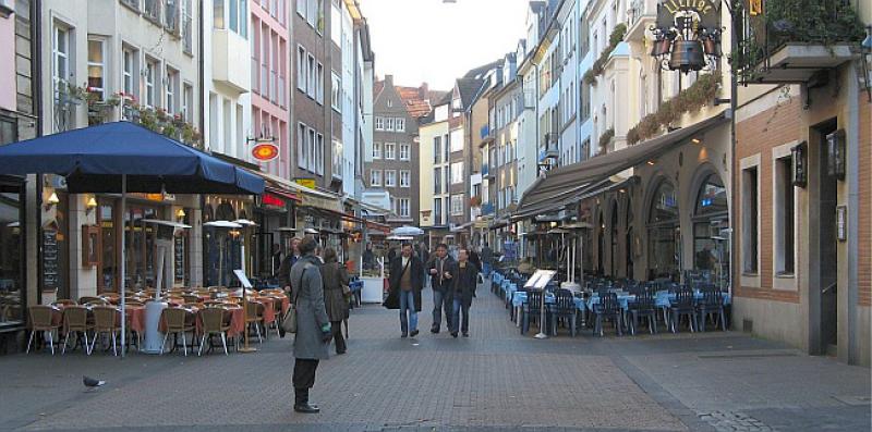 TREBALI SU SE RAZNIJETI U CENTRU DÜSSELDORFA Trojica islamista uhićeni