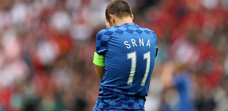 KAPETANE, UZ TEBE SMO Dariju Srni nakon utakmice preminuo otac