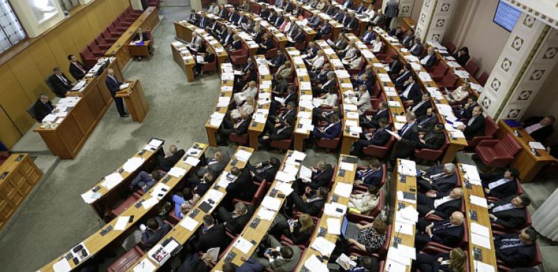 POLITIČARI, PROČITAJTE Otišao sam iz Hrvatske jer kradete i uništavate budućnost naših potomaka