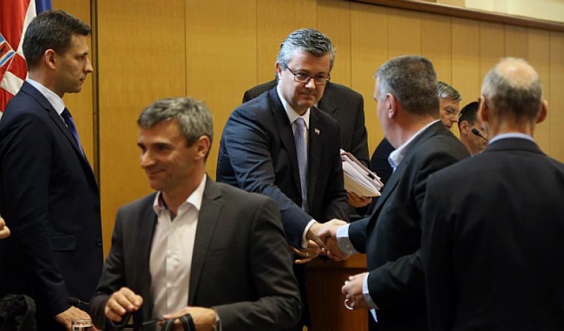 PALA VLADA Sabor opozvao Oreškovića