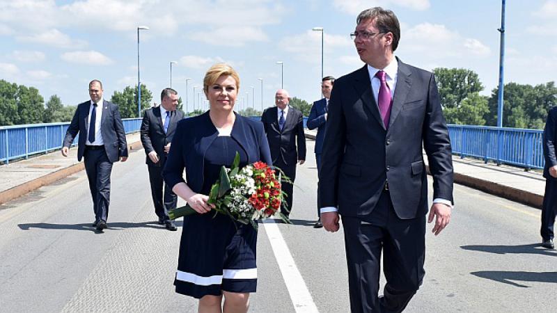 (FOTO) Pogledajte kako je Vučić poklonio buket cvijeća hrvatskoj predsjednici