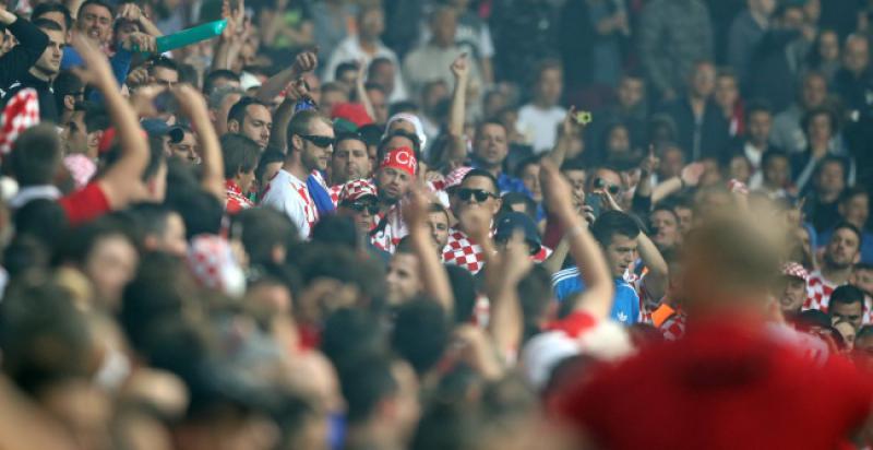 HNS POZIVA 'Navijači, ne obračunavajte se sami s huliganima'