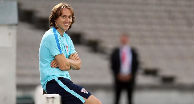 (VIDEO) LIJEPO ZA VIDJETI Hrvatski i španjolski navijači zajedno skandirali Modriću