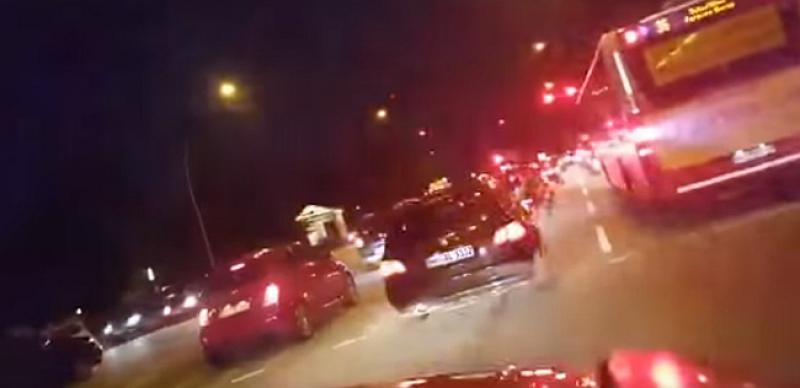 (VIDEO) KARUSEL U HAMBURGU 'Lijepa li si' na najjače, trube na najglasnije!