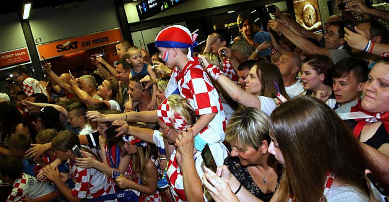 (FOTOGALERIJA) DOČEK VATRENIH U ZAGREBU Što bi tek bilo da su kasnije ispali ili osvojili Euro!