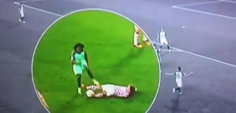(VIDEO) Zbog ovog prljavog poteza portugalski igrač je trebao dobiti crveni karton