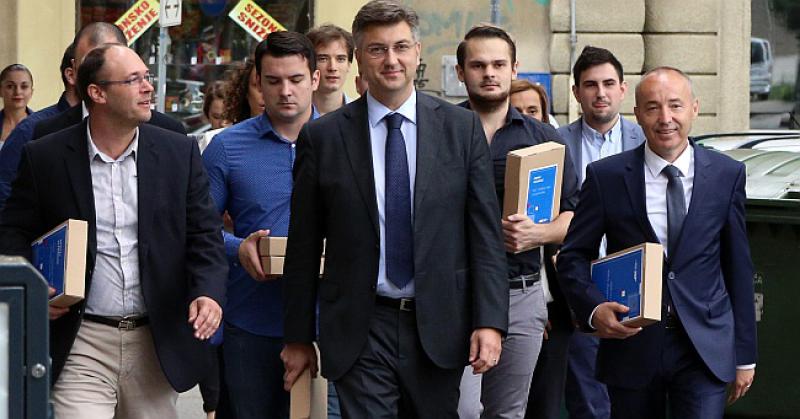 PLENKOVIĆ PREDAO 35.000 POTPISA Svoj program predstavlja u petak