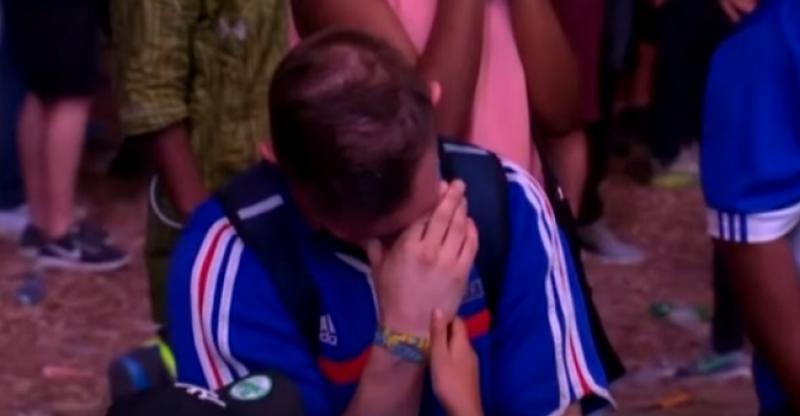 (VIDEO) TRENUTAK ZA DIVLJENJE Maleni Portugalac obrisao suze francuskom navijaču