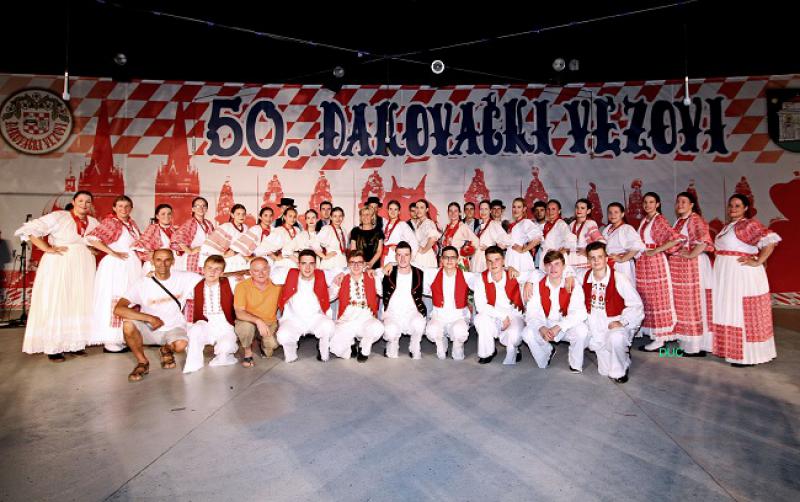 (FOTOGALERIJA) KUD Krešimir na 50. Đakovačkim vezovima