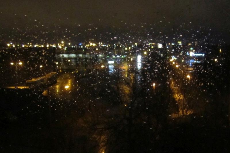 U tri ujutro, u olujnoj noći, netko lupa na Mujina vrata...