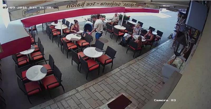 (VIDEO) KAKVA DRSKOST Turist ubacio crve u tanjur kako ne bi platio večeru