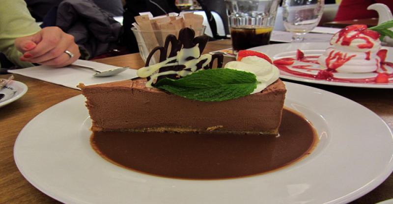 LJETNI ČOKOLADNI KOLAČ Bez jaja, bez pečenja