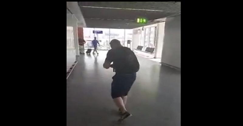 (VIDEO) CRO COP MAHNITO Trčao po zračnoj luci u Frankfurtu