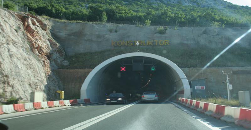 KOLONA NA SVETOM Roku nikad duža – 50 kilometara