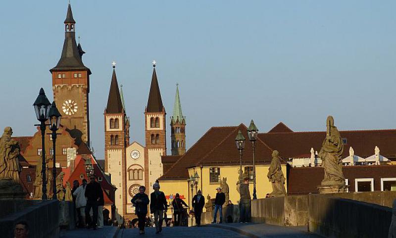 NOVI ISLAMISTIČKI NAPAD Afganistanac u Njemačkoj sjekirom i nožem teško ozlijedio putnike u vlaku