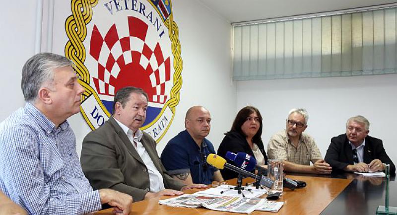 VETERANI DOMOVINSKOG RATA PORUČILI 'Srbija danas slavi, Vlada je od nas radila bedake'