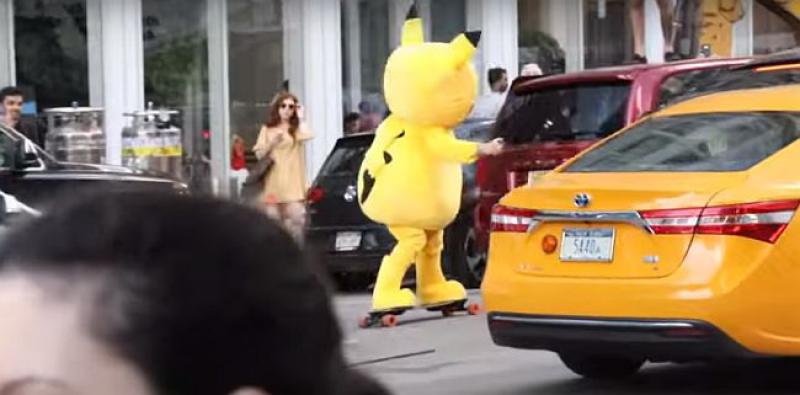 (VIDEO) Evo kako bi izgledalo da STVARNO lovite Pokemone po cesti