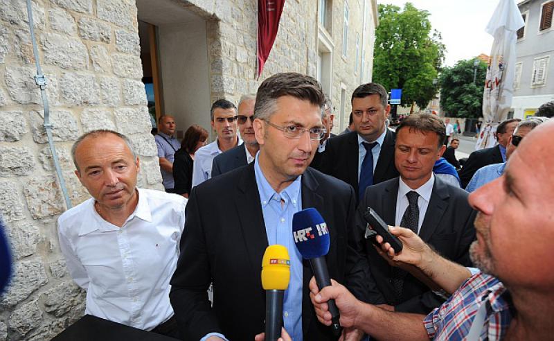 PLENKOVIĆ 'Oštro osuđujem paljenje zastave Republike Srbije, to nije zasjenilo veličanstvenu proslavu'