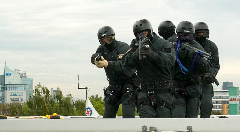 RACIJE U NJEMAČKOJ Pomagali Islamsku državu, jedan uhićeni pripremao napad?