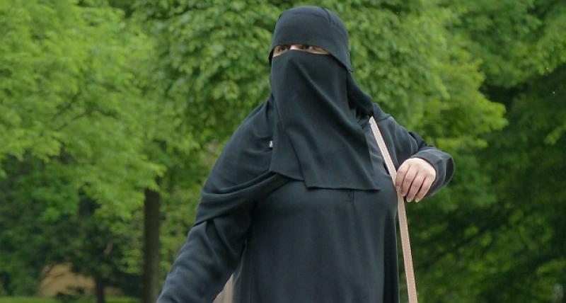 NJEMAČKA ZABRANJUJE BURKE I DVOJNO DRŽAVLJANSTVO? Demokršćani žele nove sigurnosne mjere