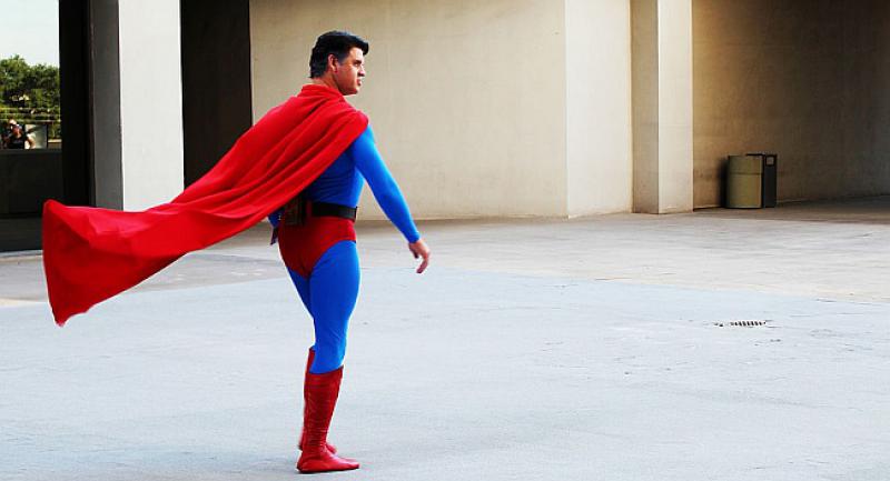 8 sati ujutro. Muž dolazi kući i nalazi uznemirenu suprugu u hodniku...