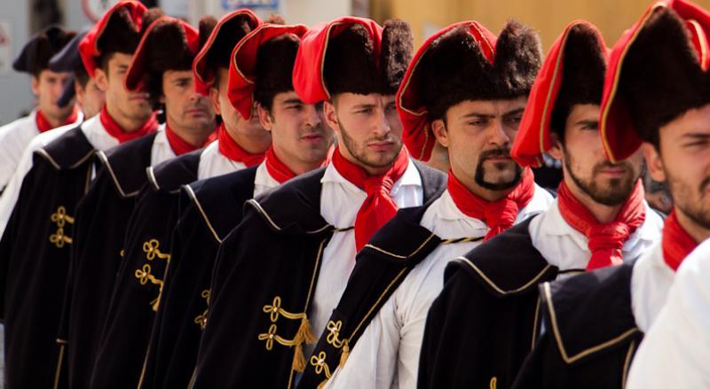 (VIDEO, FOTO) STRAŽA NA MARKOVU TRGU Ovi 'vojnici' ponosno čuvaju tradiciju staru 450 godina