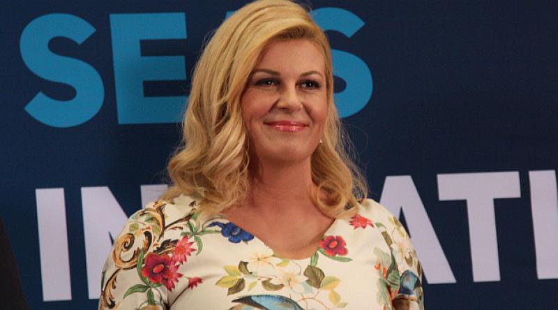 'PREOZBILJNO PITANJE' Grabar-Kitarović prozvala Oreškovića zbog odlaska u Njemačku