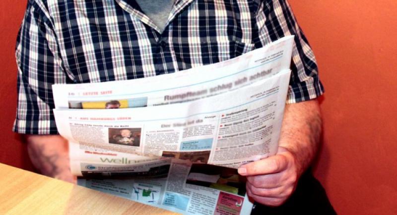 Čita Mujo novine...