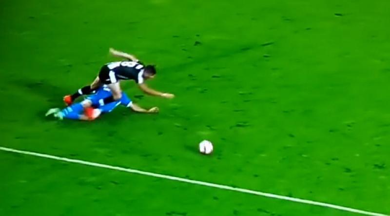 (VIDEO) NEZAUSTAVLJIVI HRVAT Protivnik mu brutalno uklizao, udarao ga, vukao, ali želja za golom je bila jača